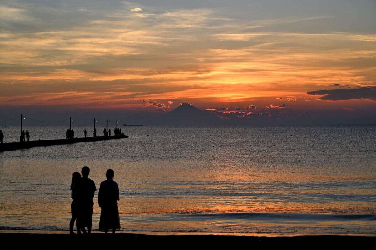 原岡桟橋から夕日の富士山